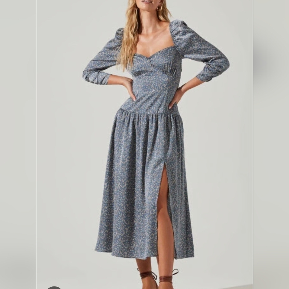 ASTR PUFF SLEEVE SWEETHEART NECK MIDI DRESS